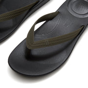 IQUSHION Mens Textured-Strap Flip-Flops