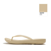 IQUSHION X PANTONE Flip-Flops