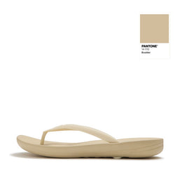 IQUSHION X PANTONE Flip-Flops