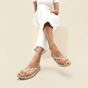 IQUSHION X PANTONE Flip-Flops