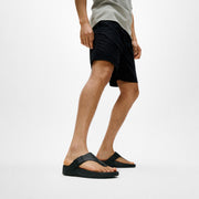 TRAKK Mens Buckle Embossed-Leather Toe-Post Sandals