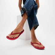 IQUSHION Sparkle Flip-Flops